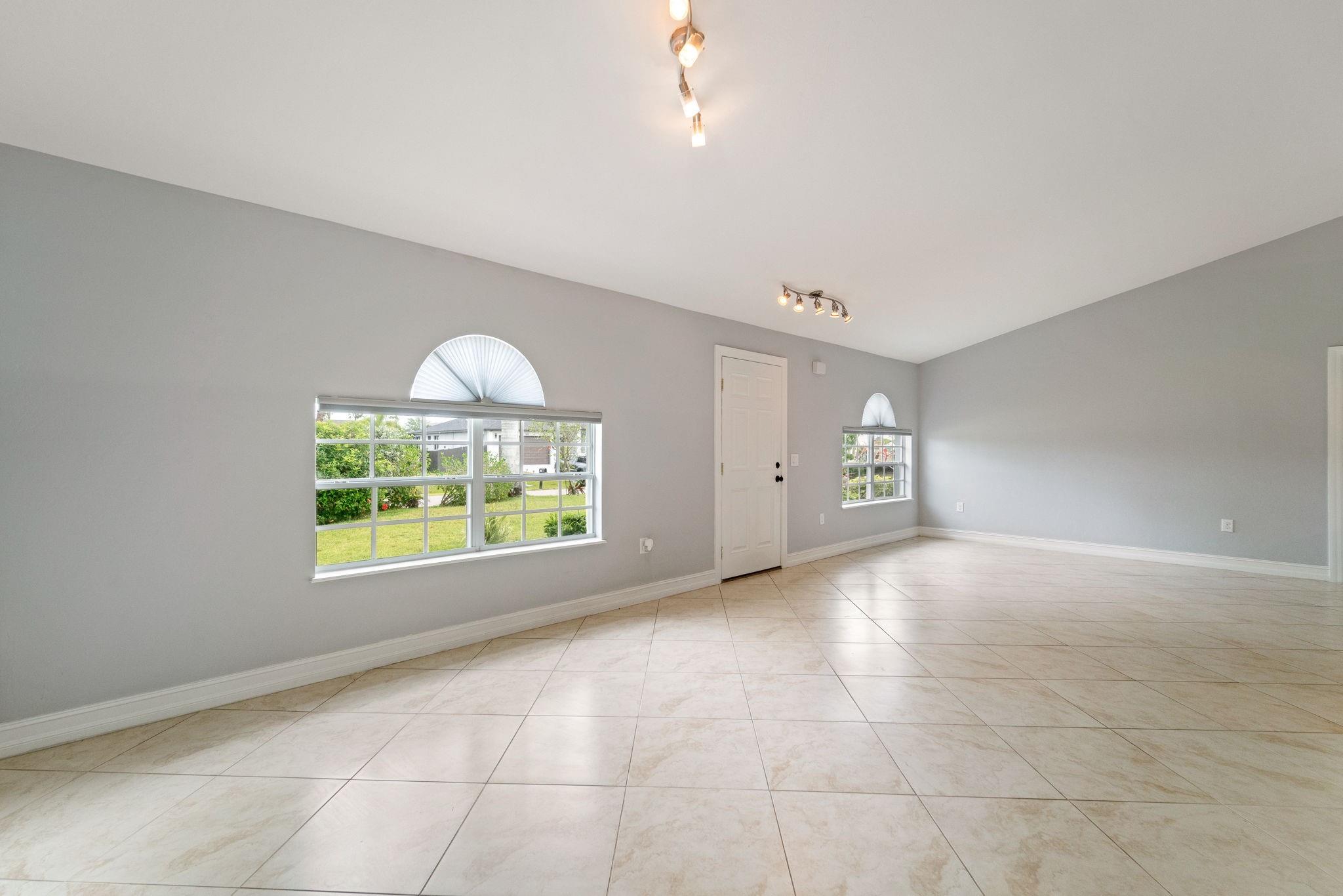 1404 Nw 4th St Property Photo 3