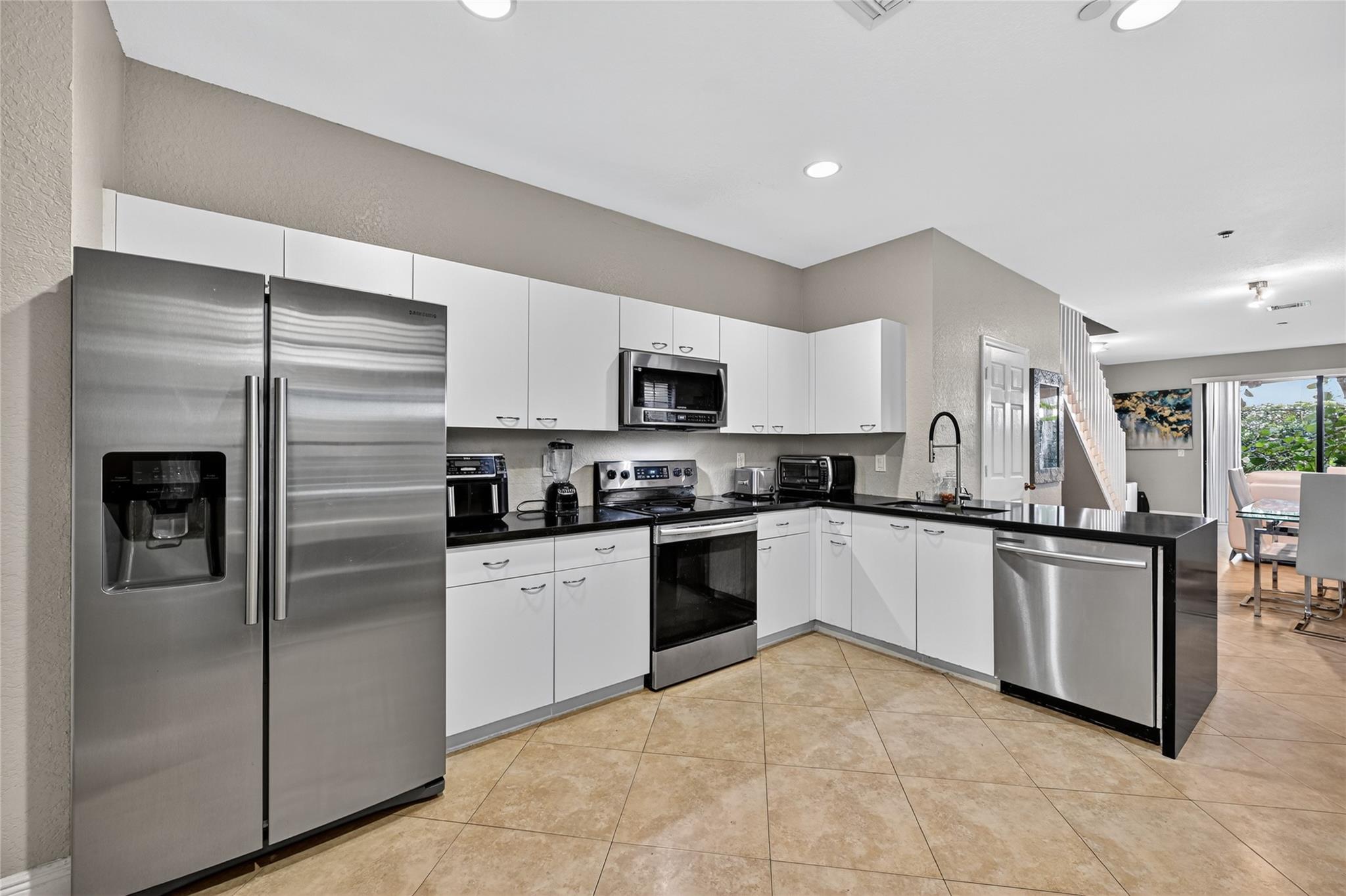 3932 Mango Dr Property Photo 4