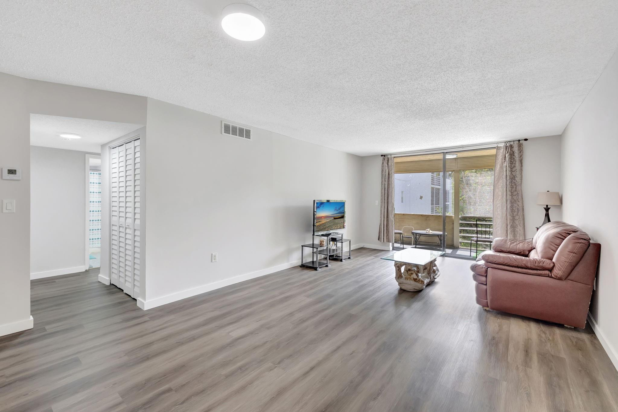 2800 Somerset Drive 218j Property Photo 4