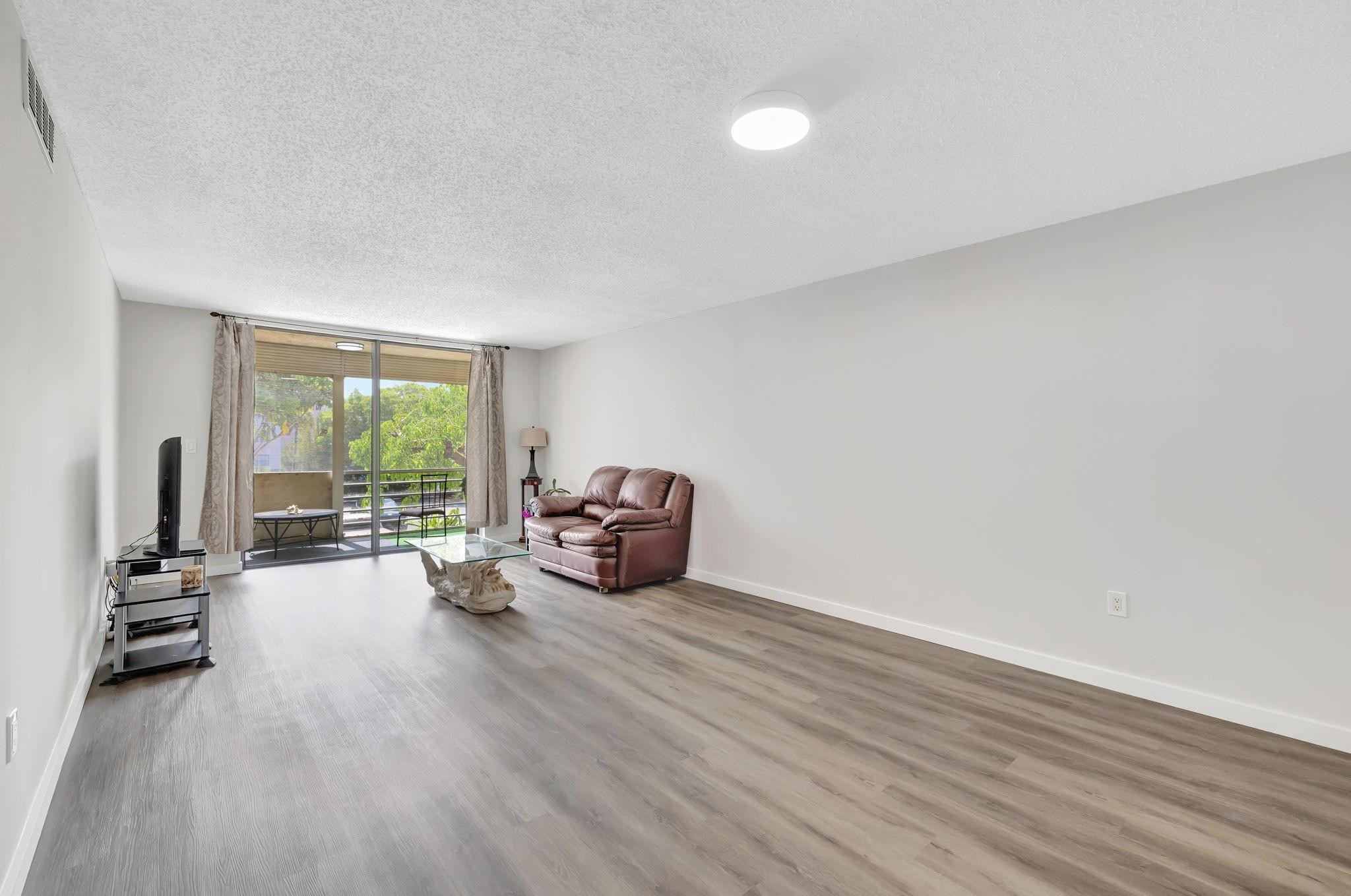 2800 Somerset Drive 218j Property Photo 8