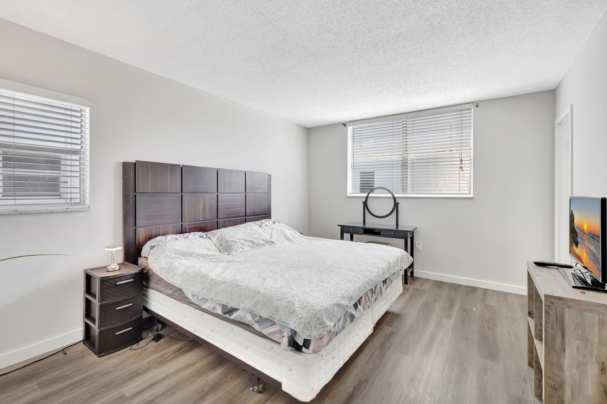 2800 Somerset Drive 218j Property Photo 19