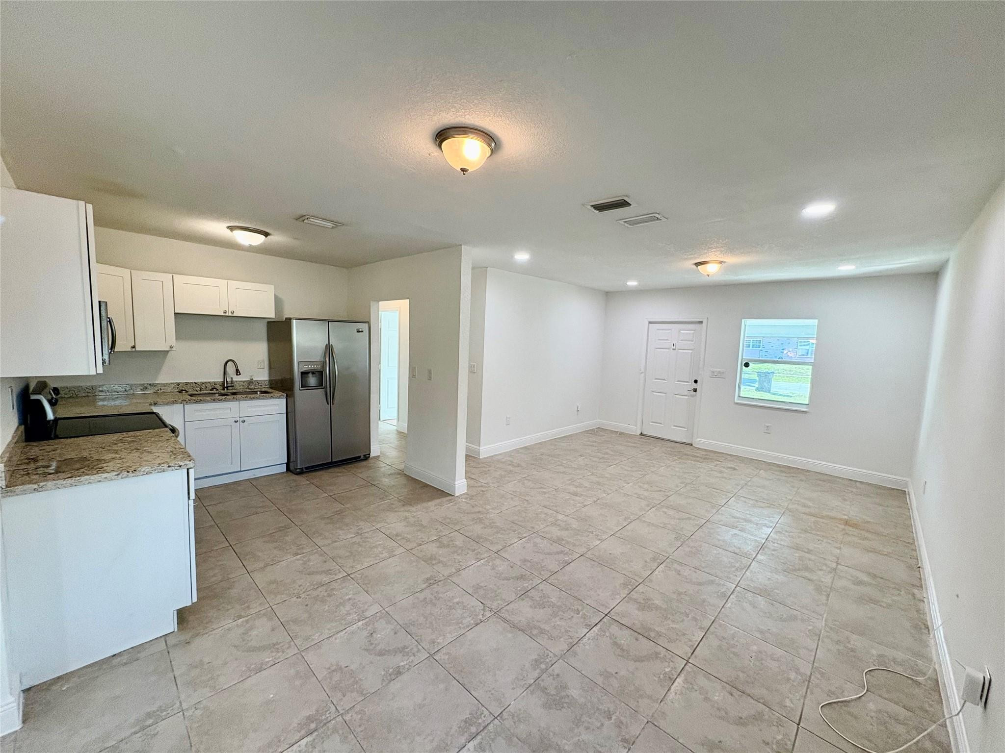 730 Arizona Avenue Property Photo 3