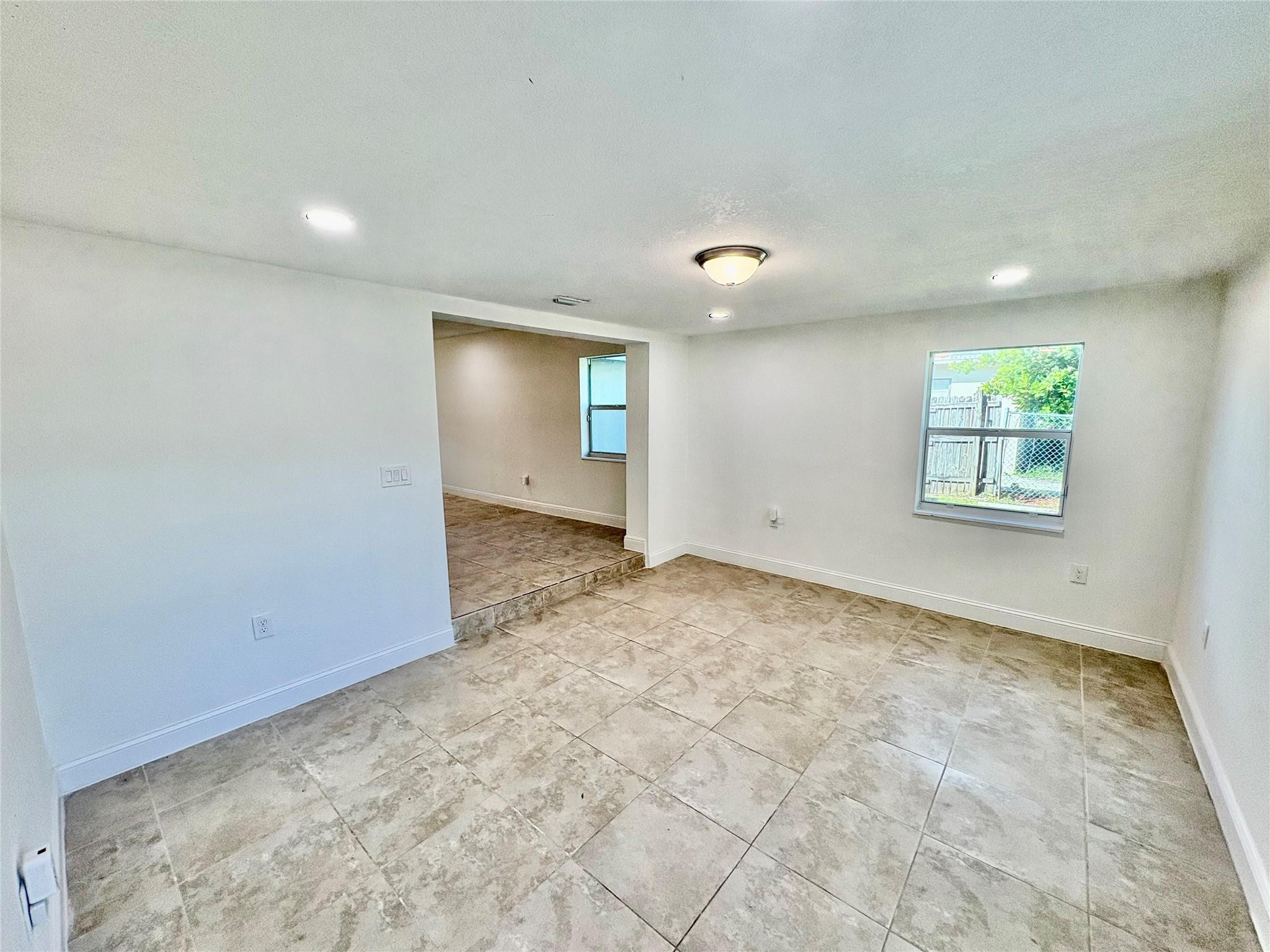 730 Arizona Avenue Property Photo 5