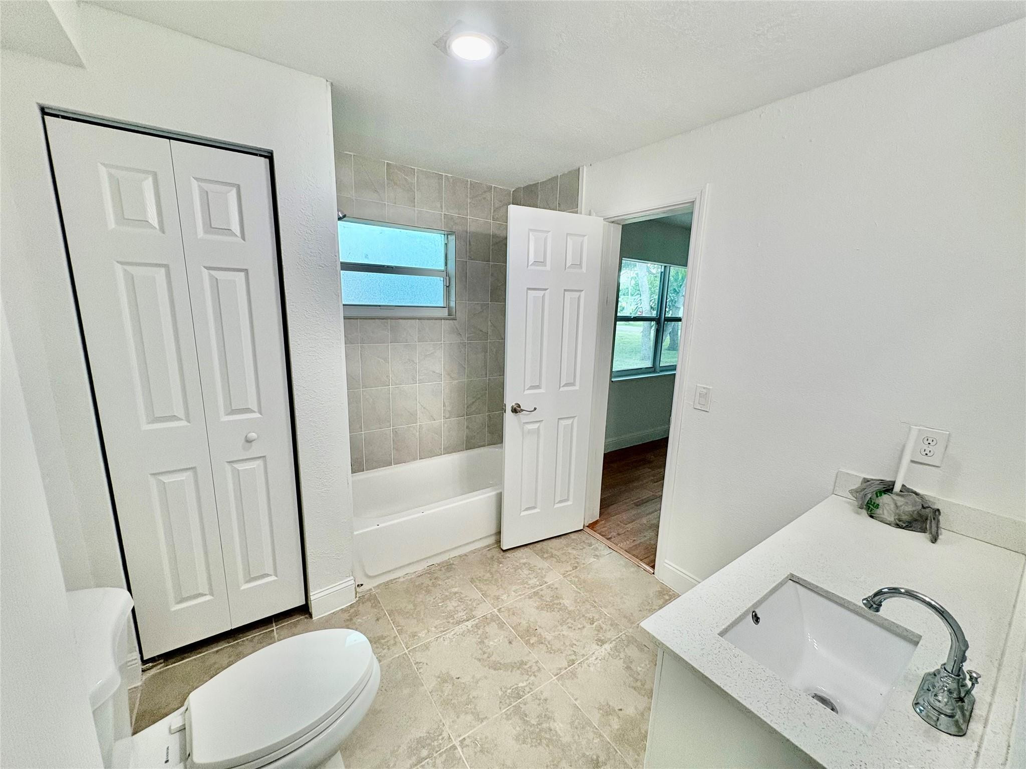 730 Arizona Avenue Property Photo 15