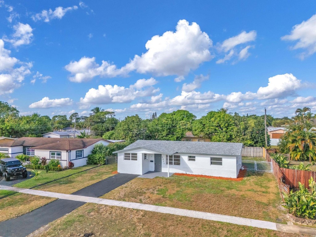 4911 Nw 16th Street Property Photo 6