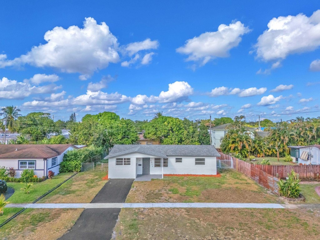 4911 Nw 16th Street Property Photo 7