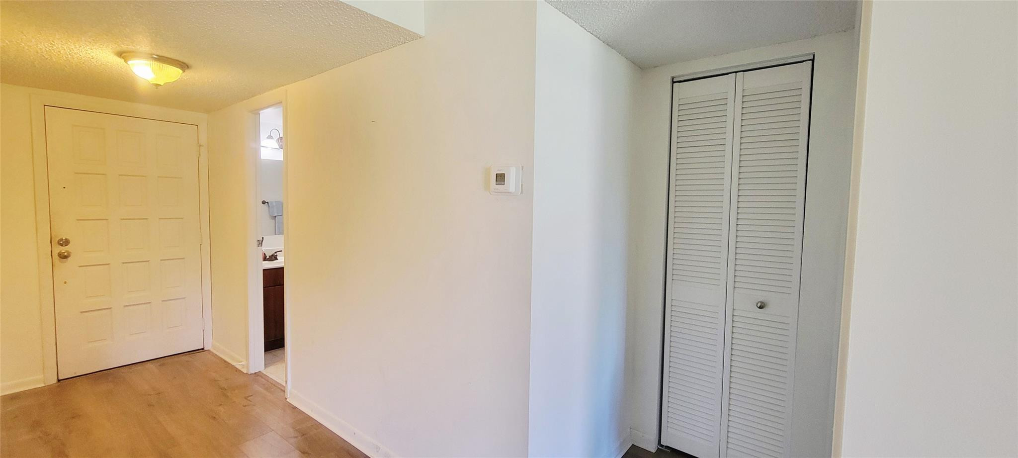 6260 S Falls Cir Drive 206 Property Photo 2
