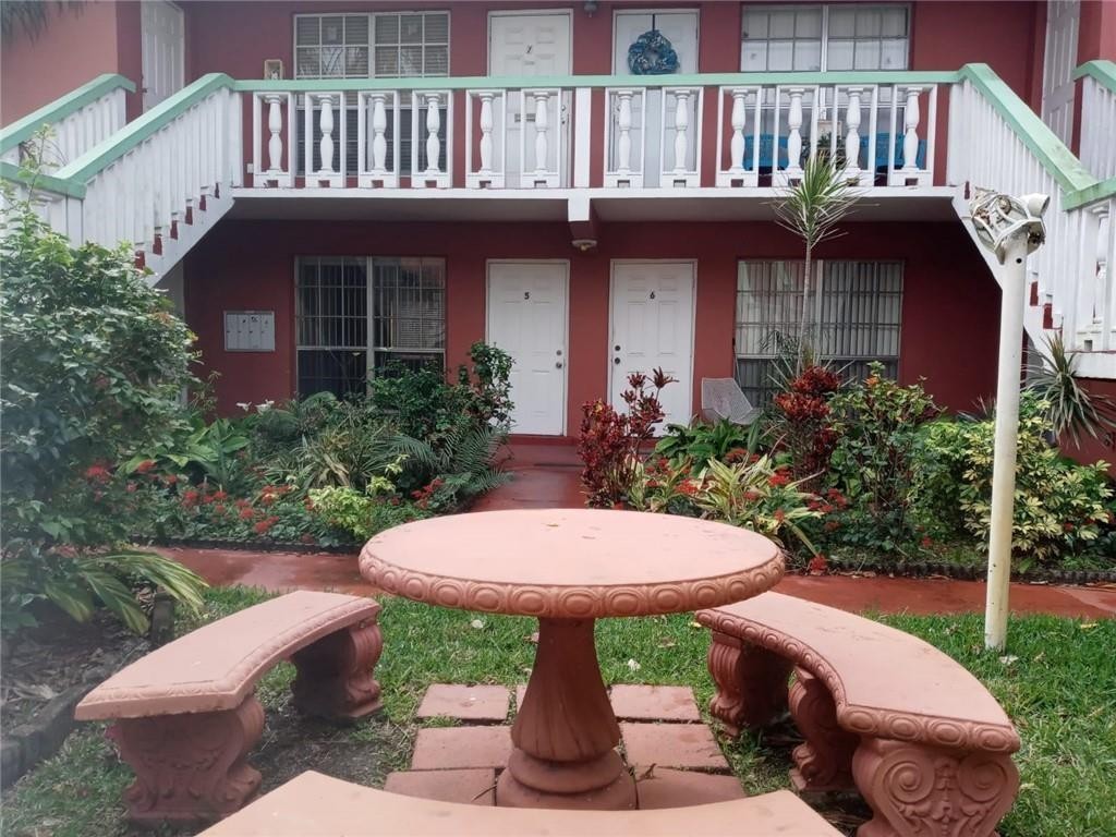 F10537008 Property Photo 1