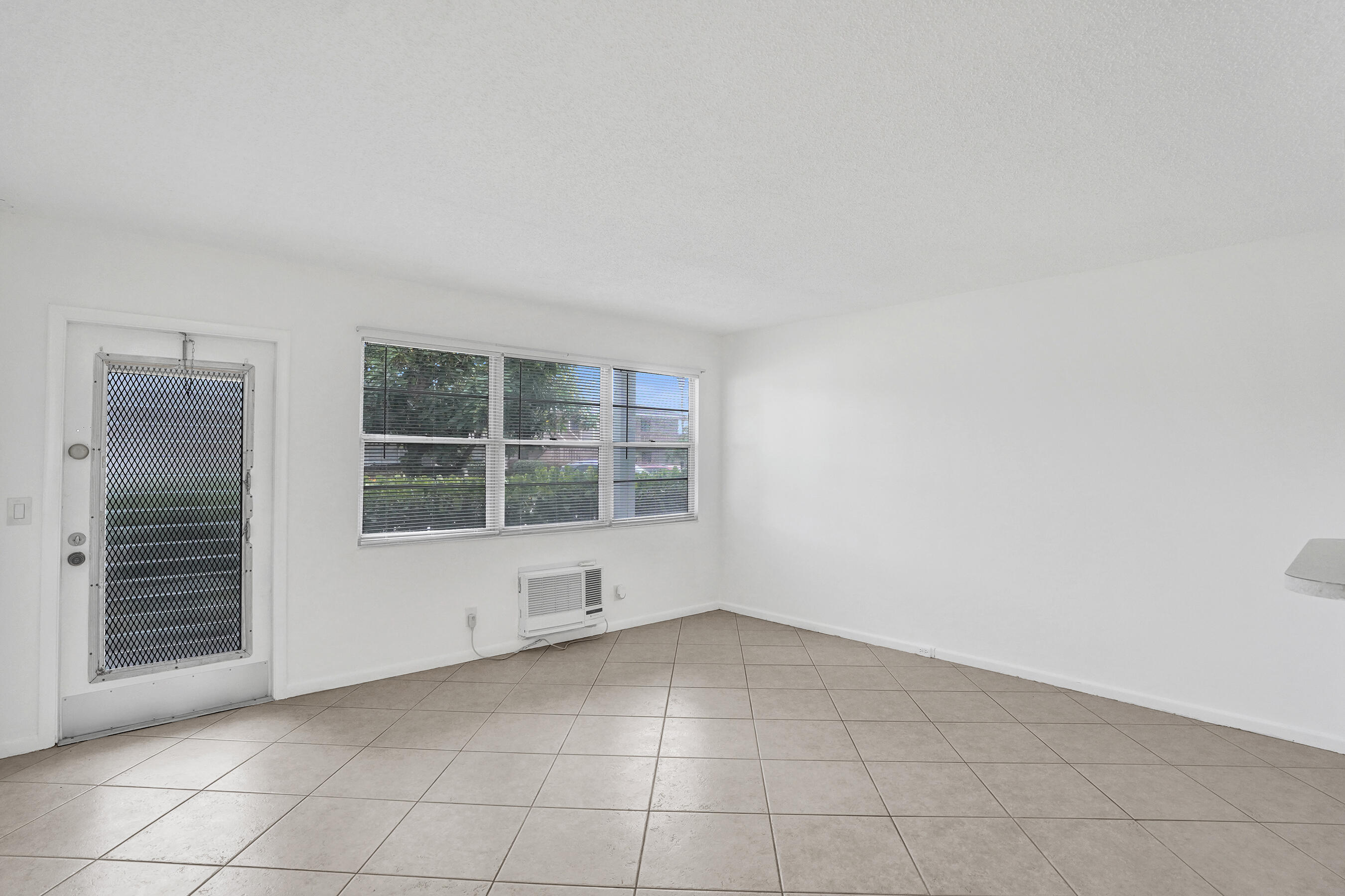 91 Tilford E Property Photo 3