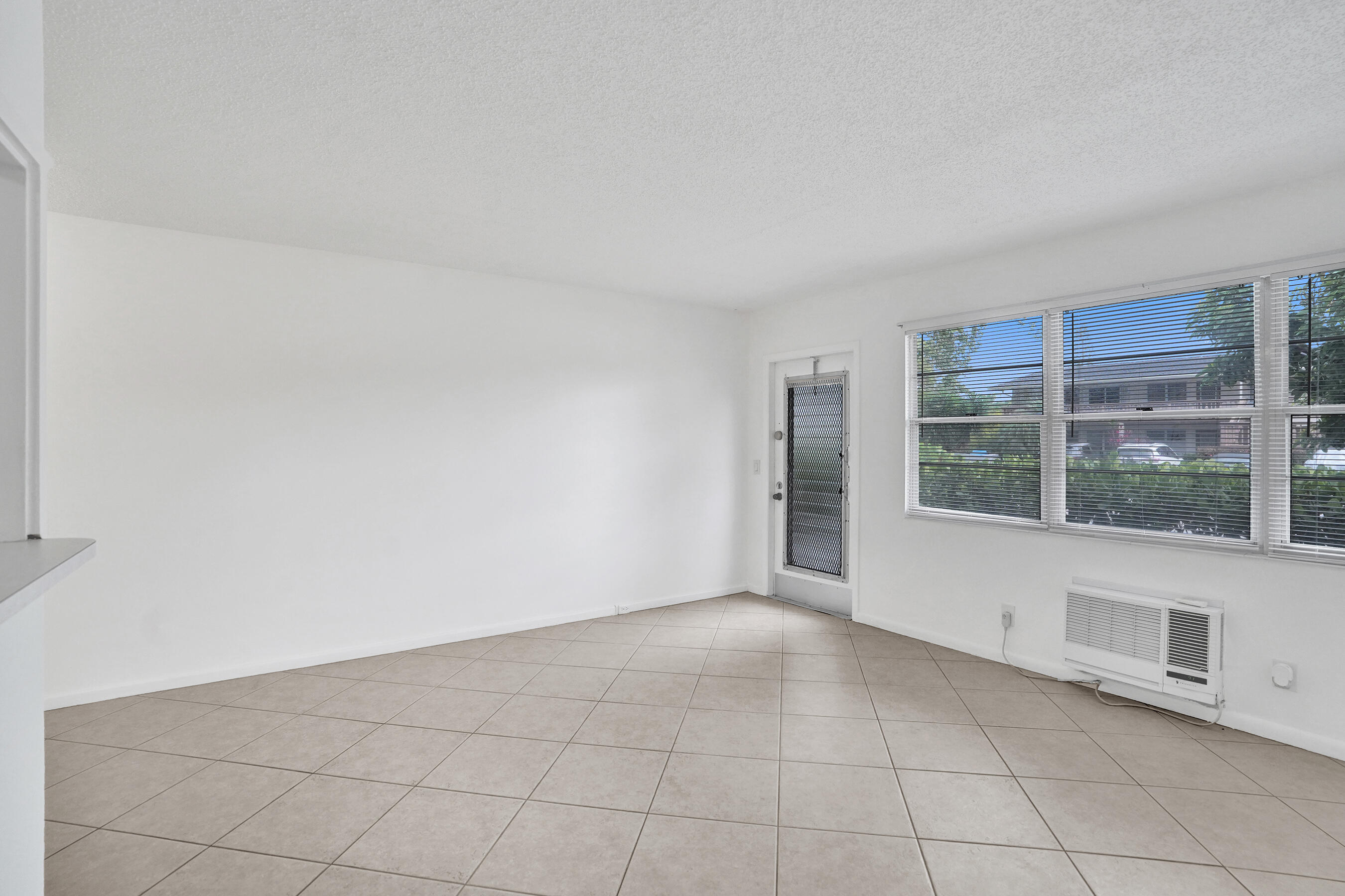 91 Tilford E Property Photo 4