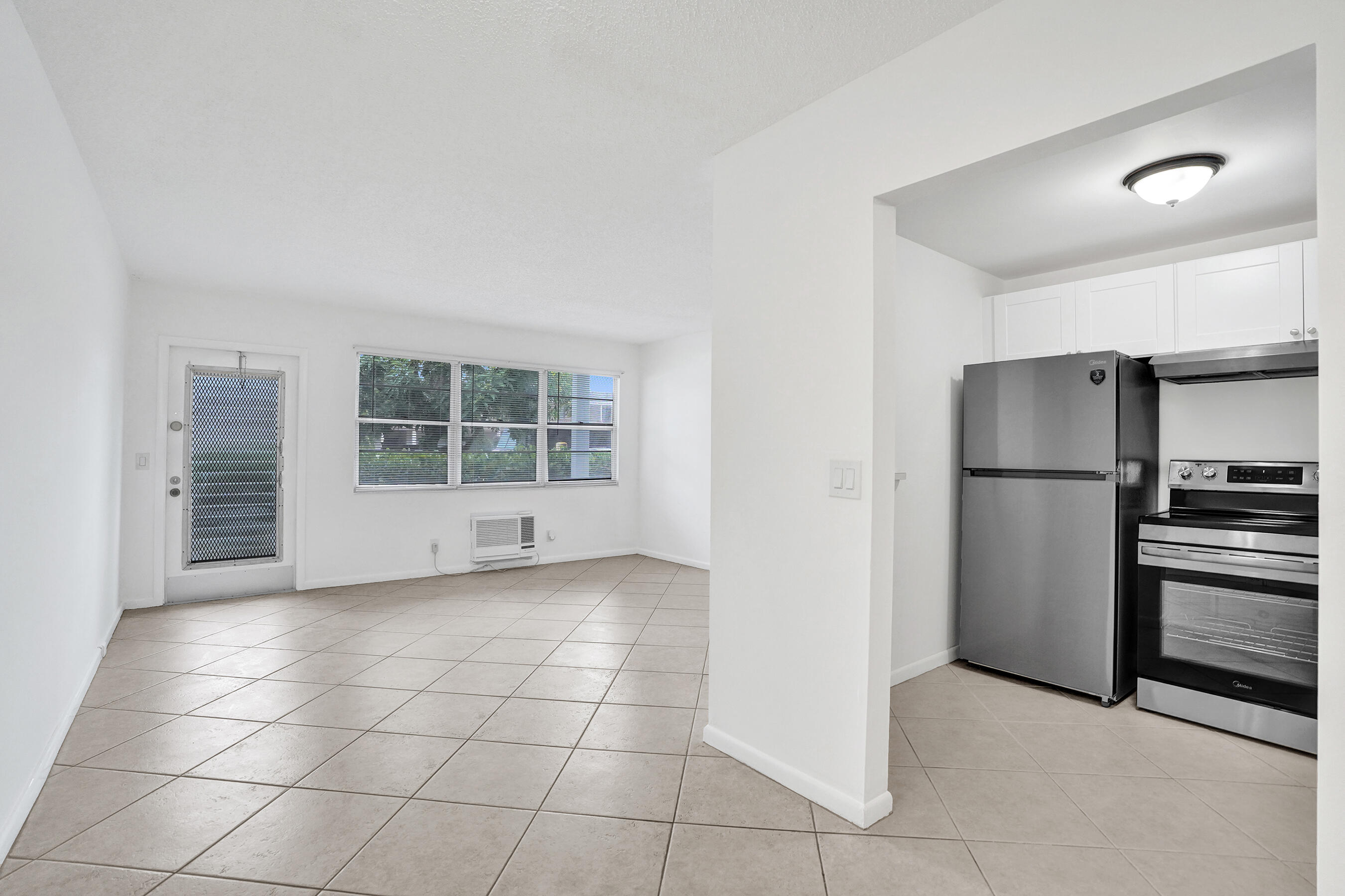 91 Tilford E Property Photo 7