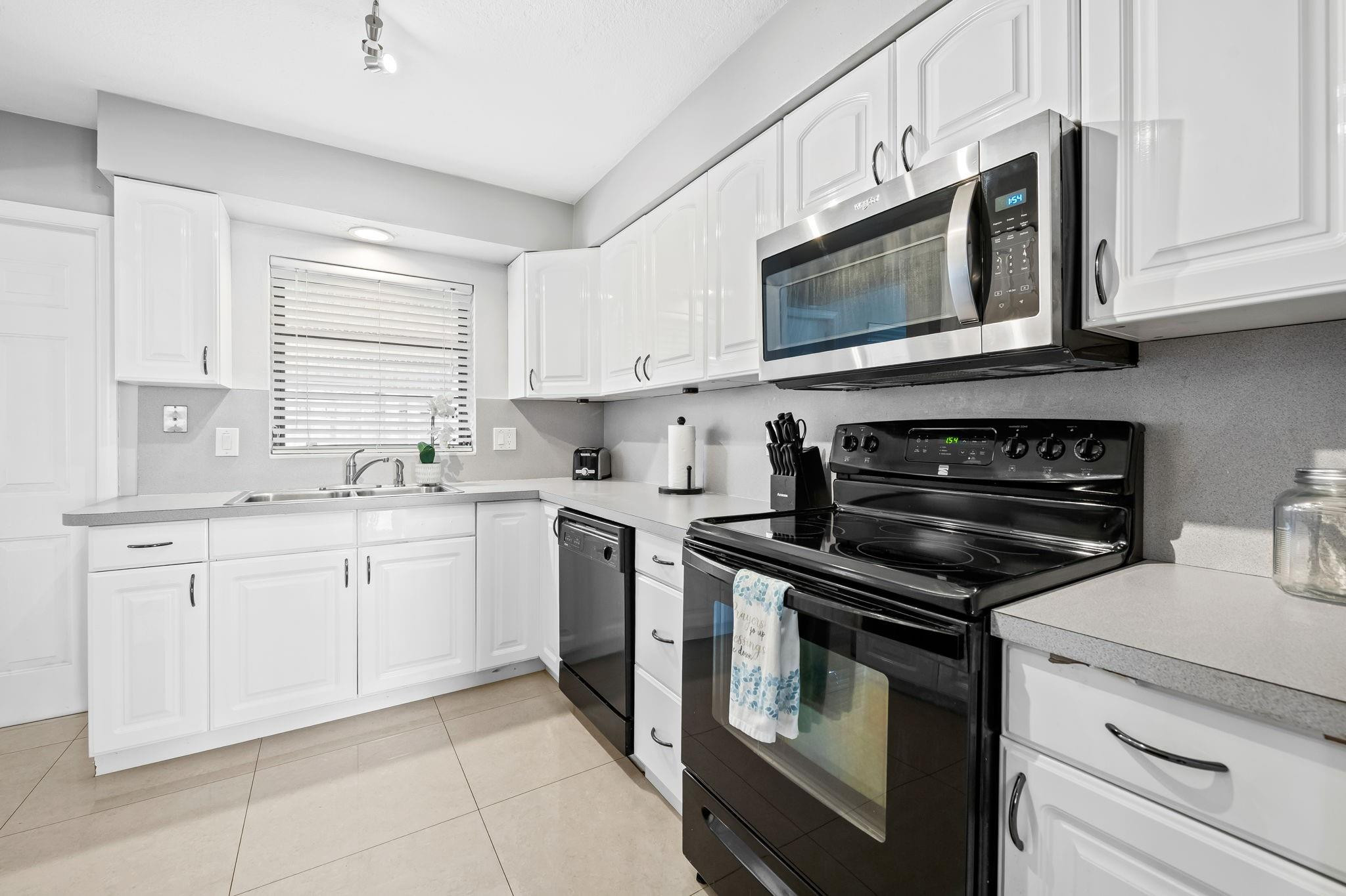 1601 Ne 63rd Street Property Photo 9