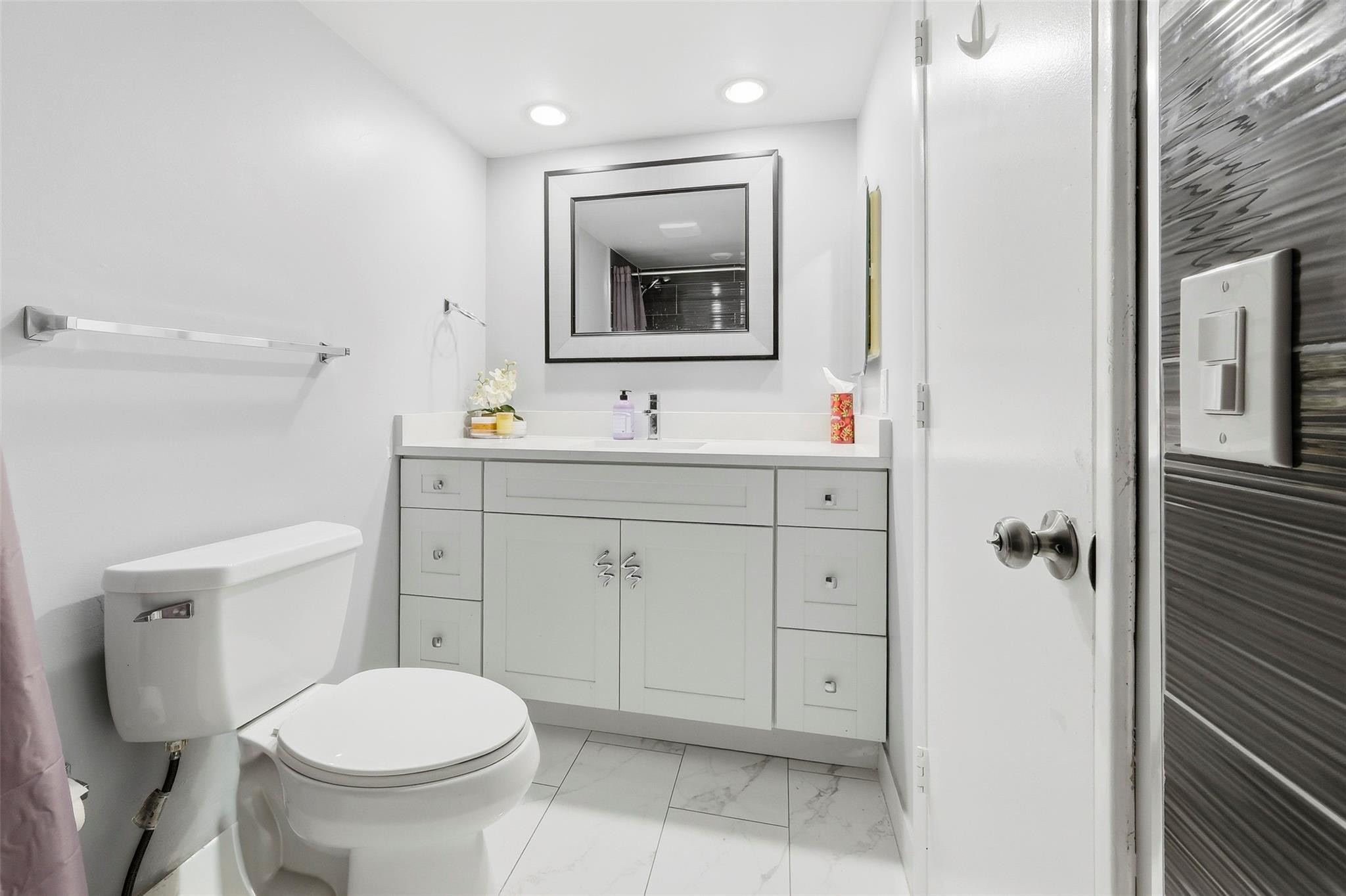 1450 N Riverside Drive 201 Property Photo 10