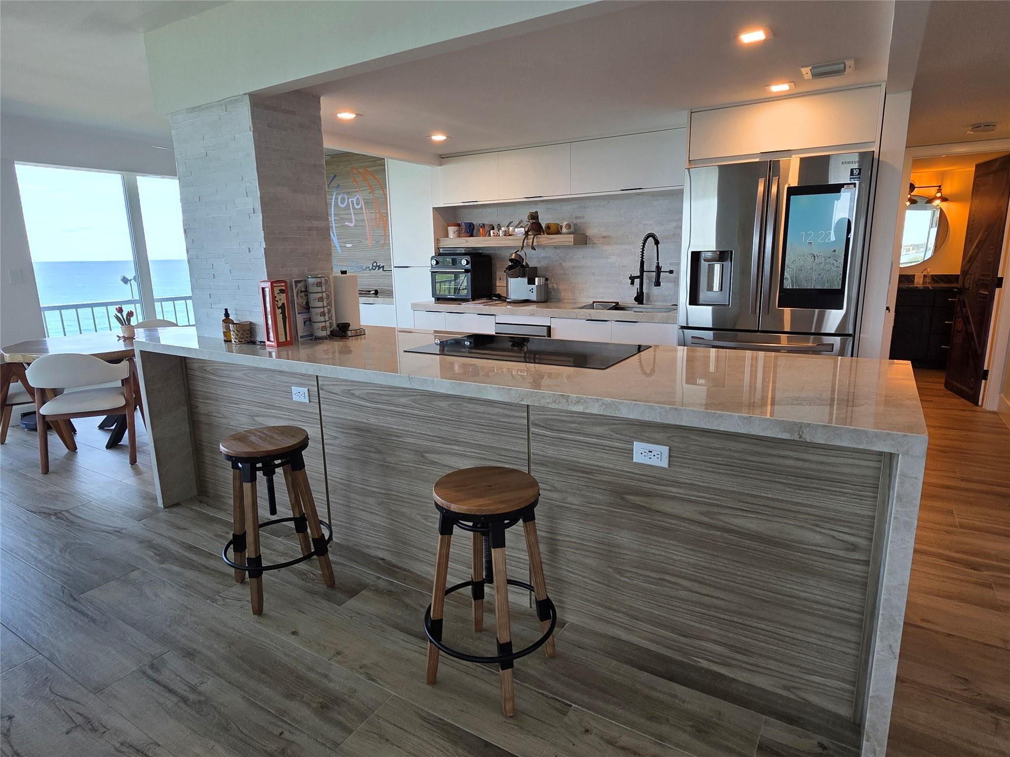 5550 N Ocean Drive 11c Property Photo 2