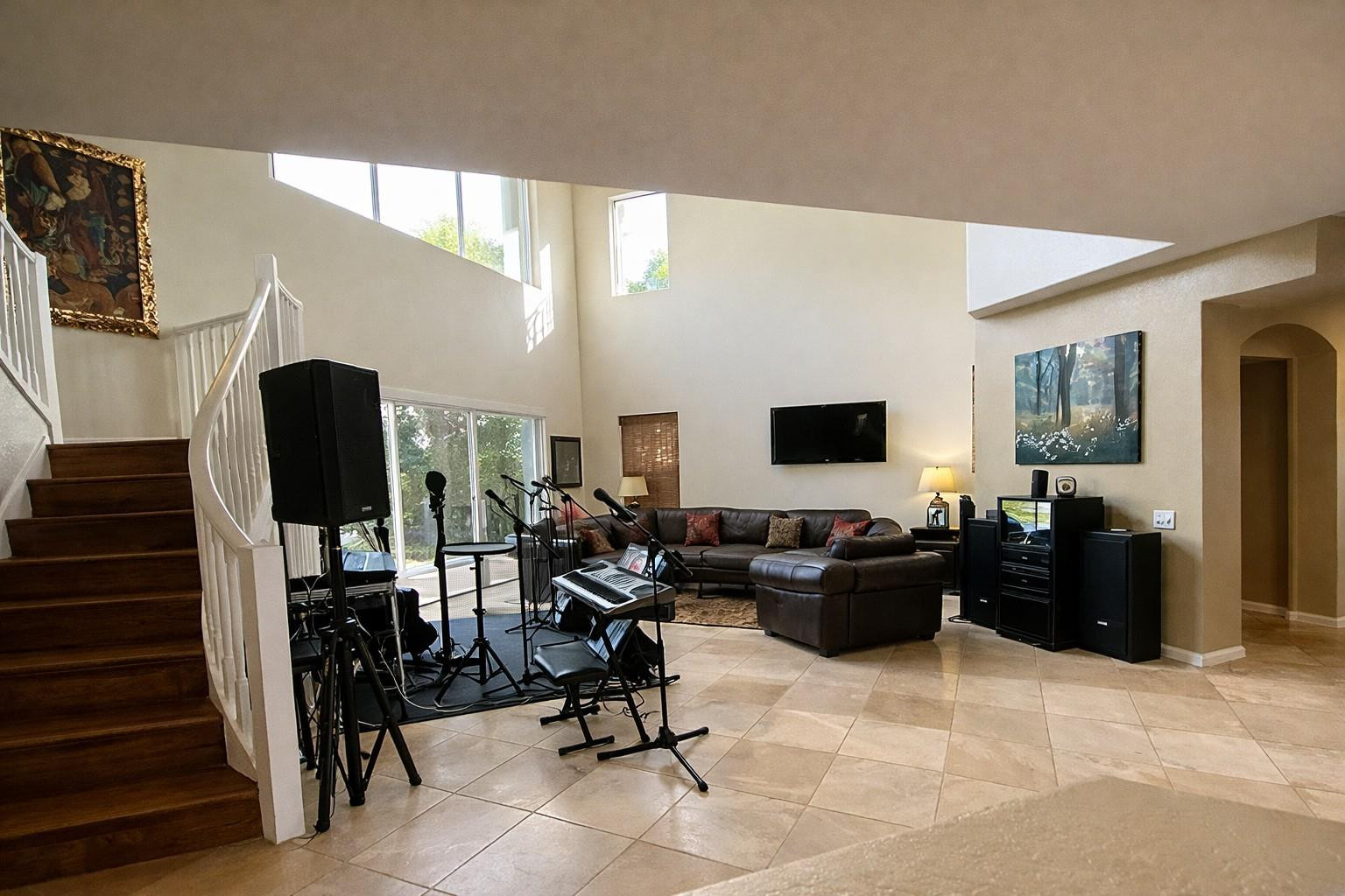 1381 Beacon Circle Property Photo 4