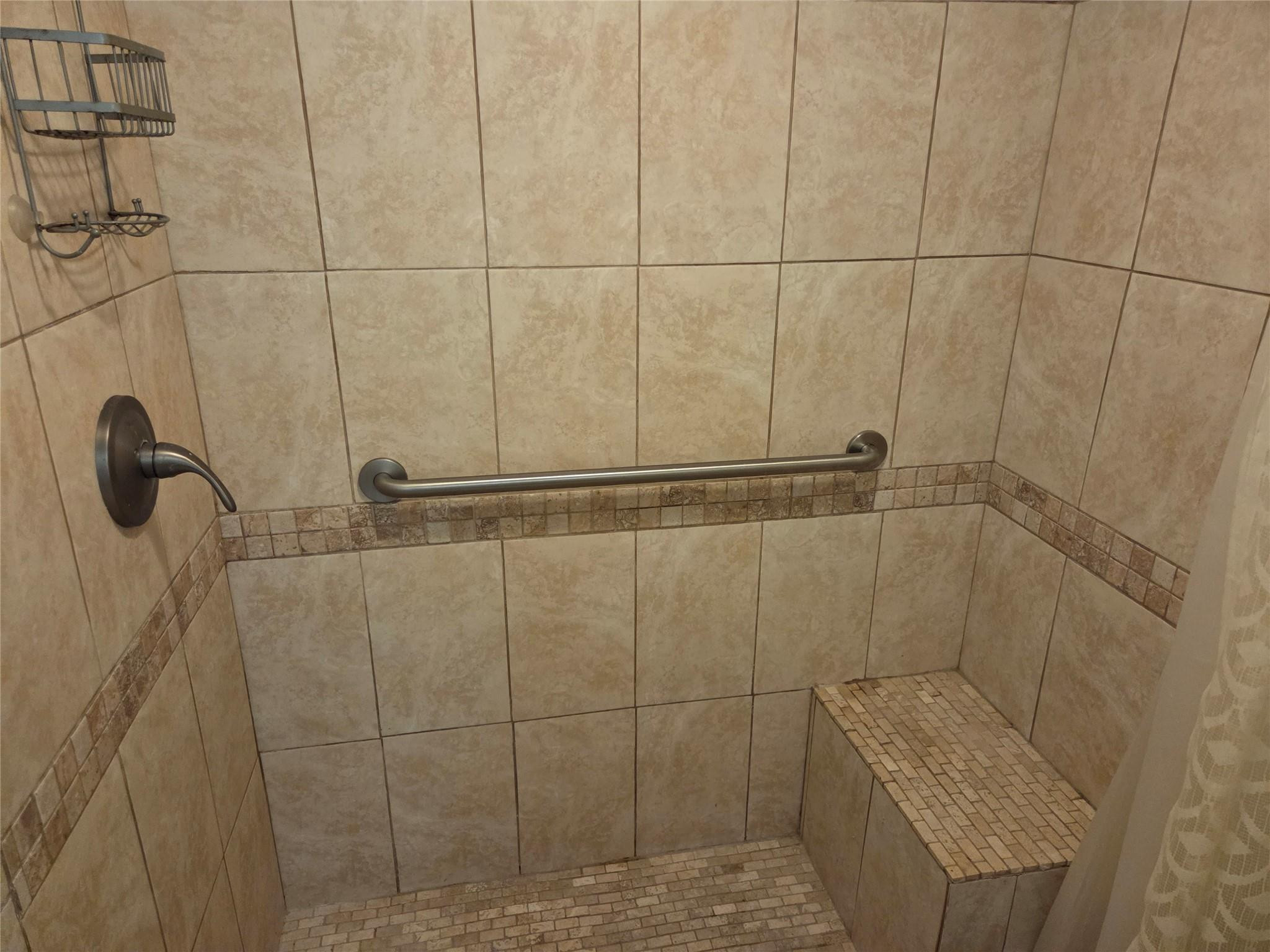 F10541049 Property Photo 3