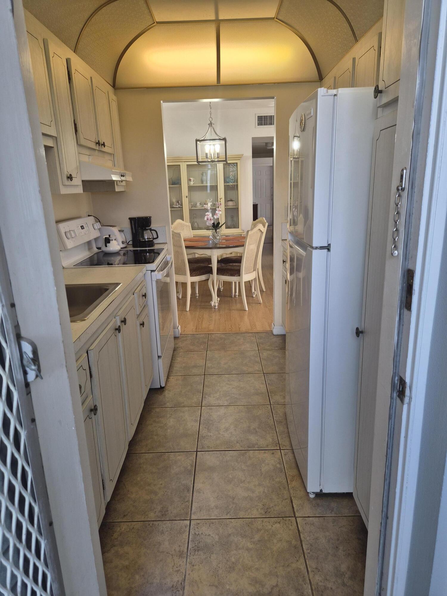 F10541049 Property Photo 7