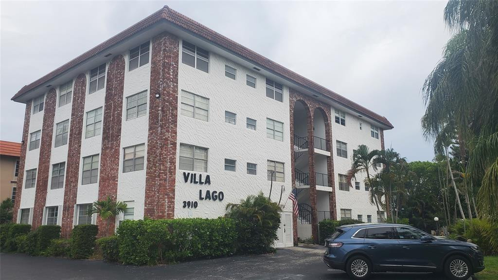 3910 Crystal Lake Drive 403
