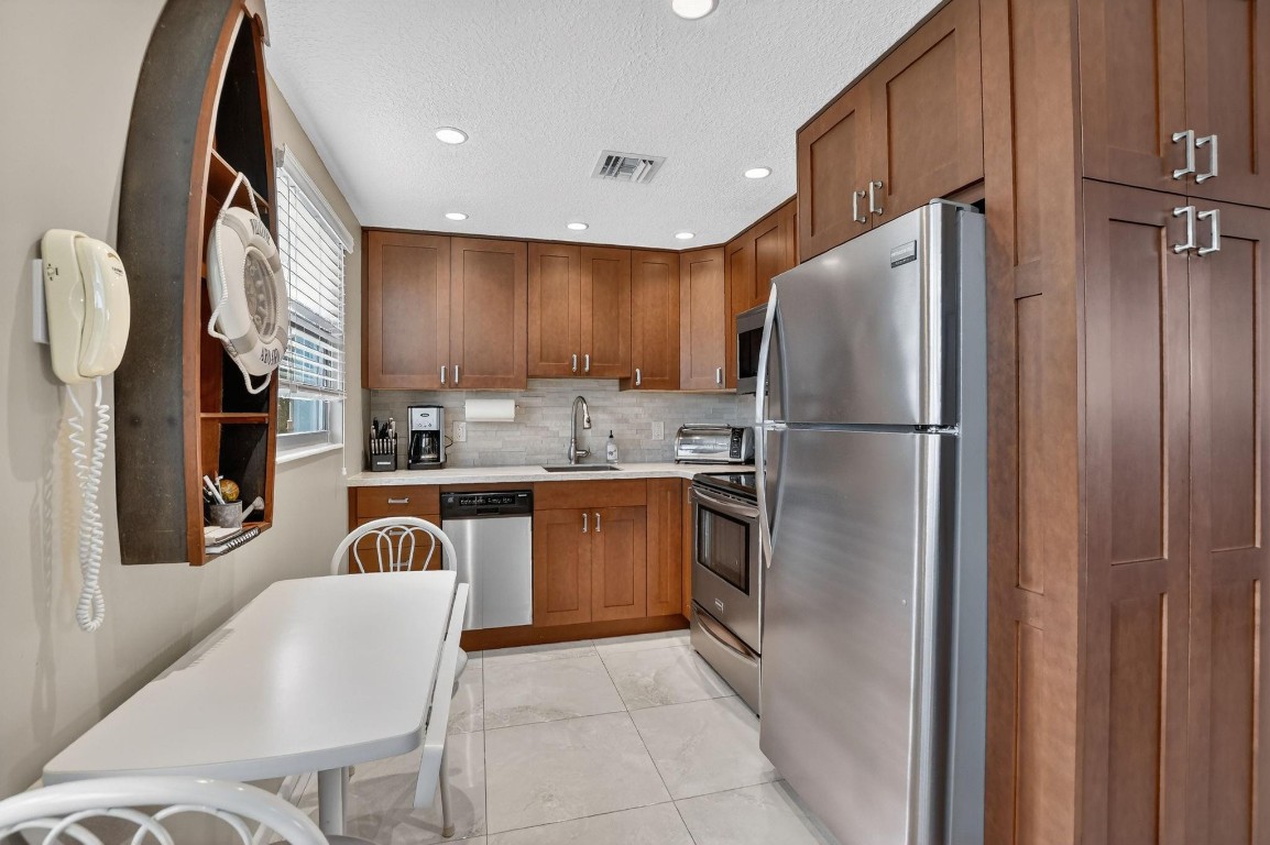 3020 Islewood D 3020 Property Photo 1