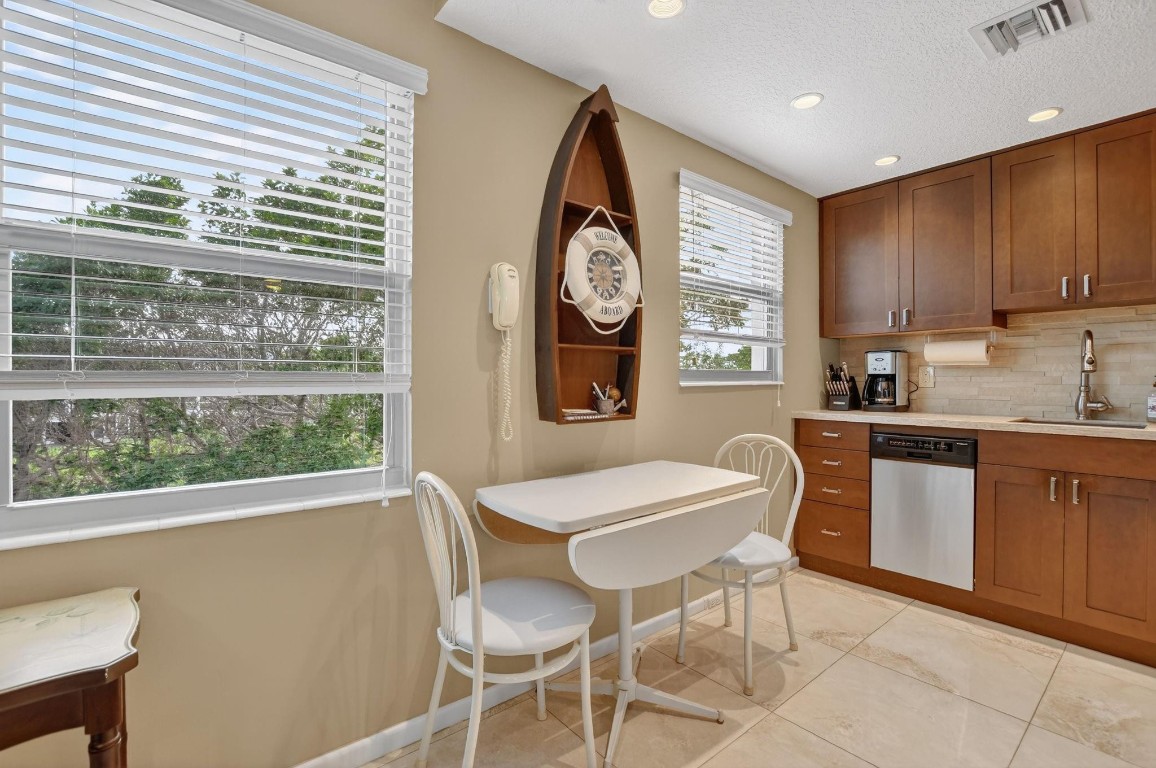 3020 Islewood D 3020 Property Photo 13