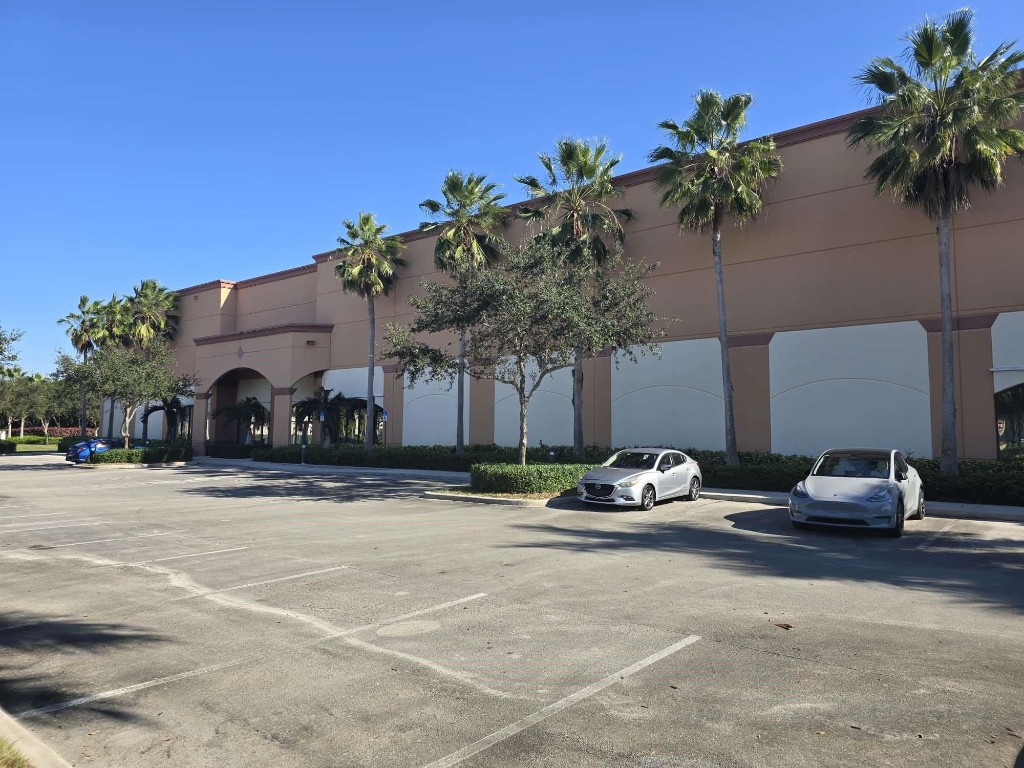 9608-9616 Premier Parkway Property Photo 1