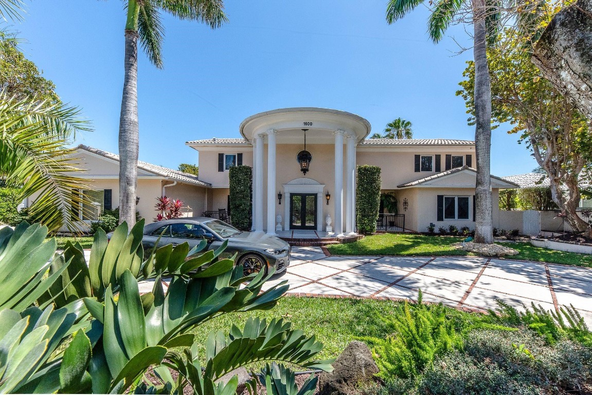 1600 S Ocean Drive Property Photo 2