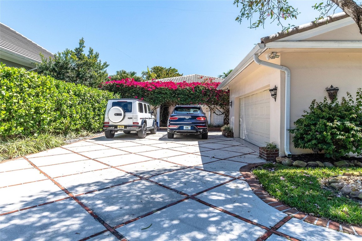 1600 S Ocean Drive Property Photo 4
