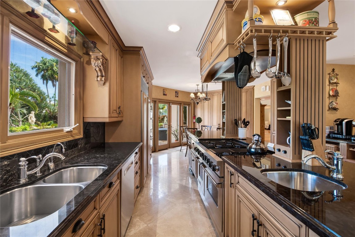 1600 S Ocean Drive Property Photo 12