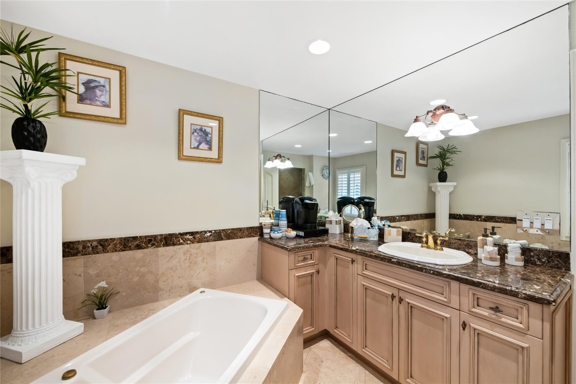 1600 S Ocean Drive Property Photo 21