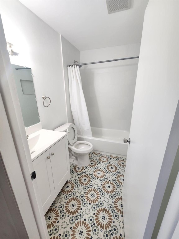330 Southwind Drive 4 Property Photo 8