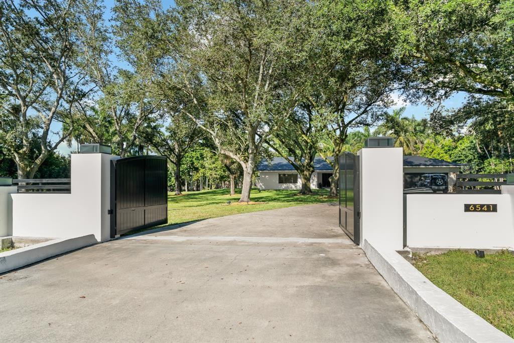 6541 Melaleuca Road Property Photo 1