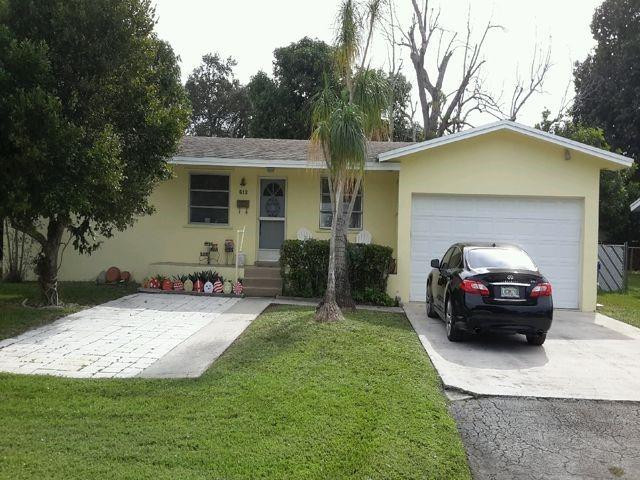 812 SW 14th Court Property Photo 1