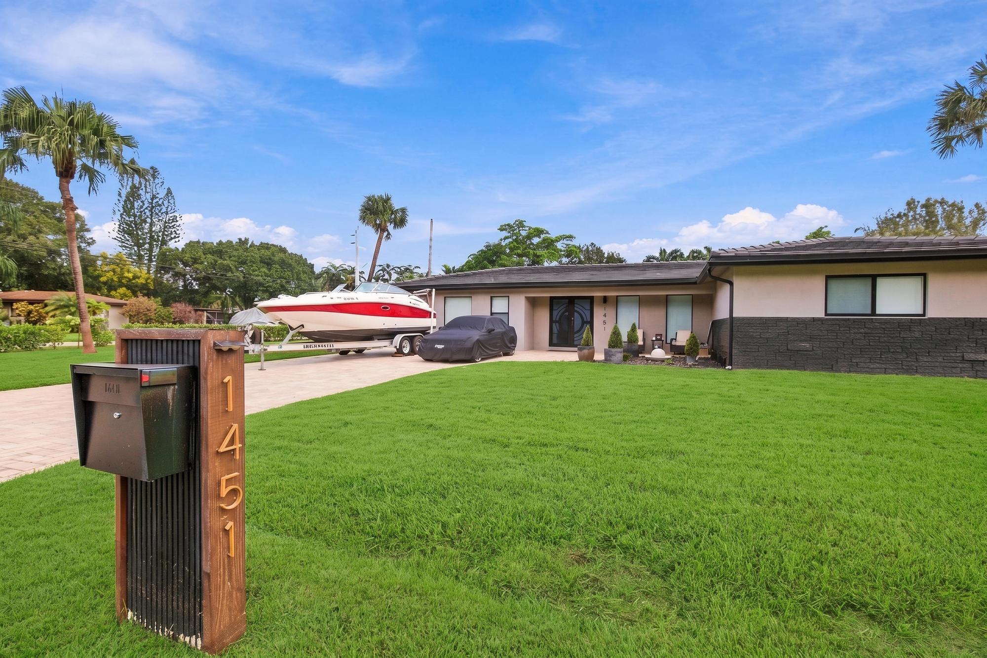 1451 Sw 13th Court Property Photo 4