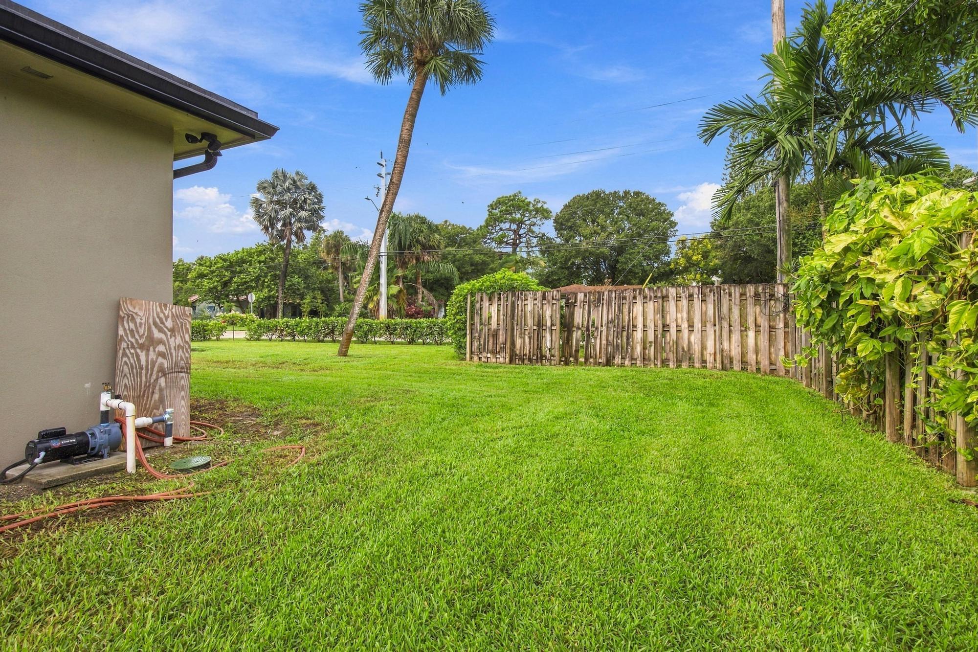 1451 Sw 13th Court Property Photo 8