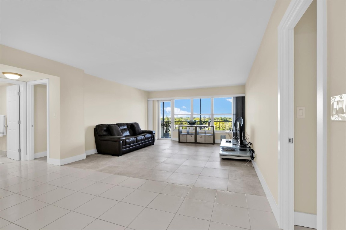 10777 W Sample Road 711 Property Photo 11