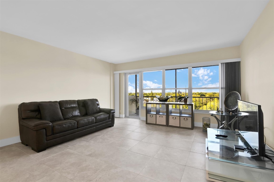10777 W Sample Road 711 Property Photo 12