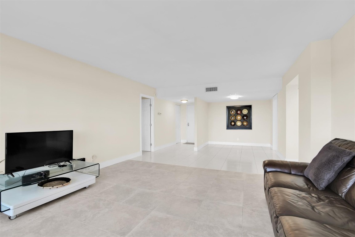 10777 W Sample Road 711 Property Photo 13