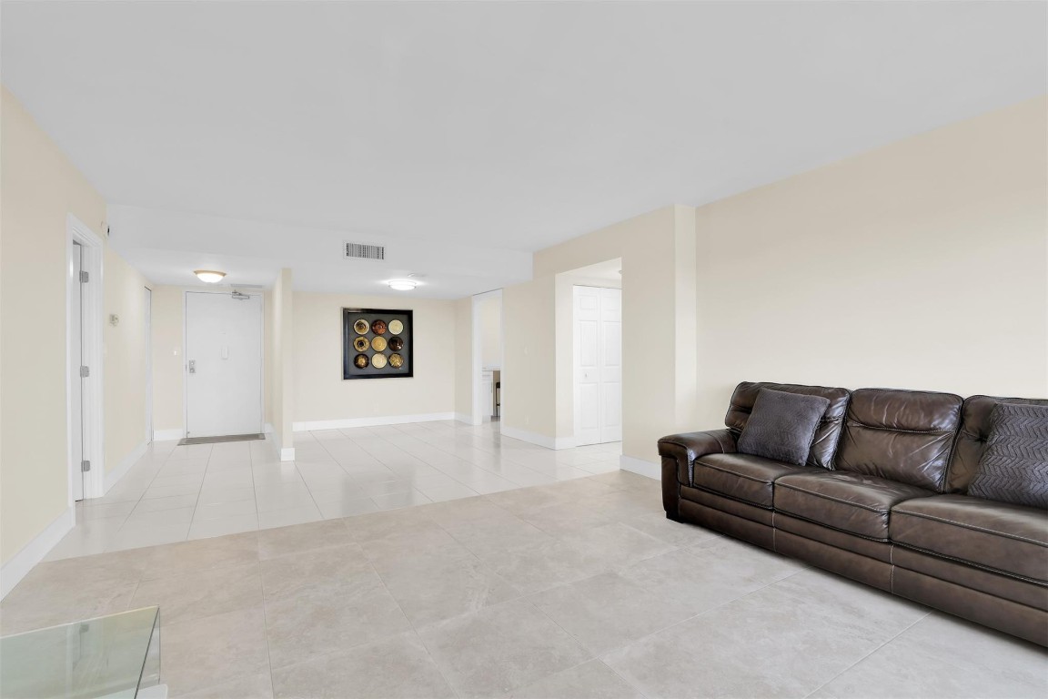 10777 W Sample Road 711 Property Photo 14
