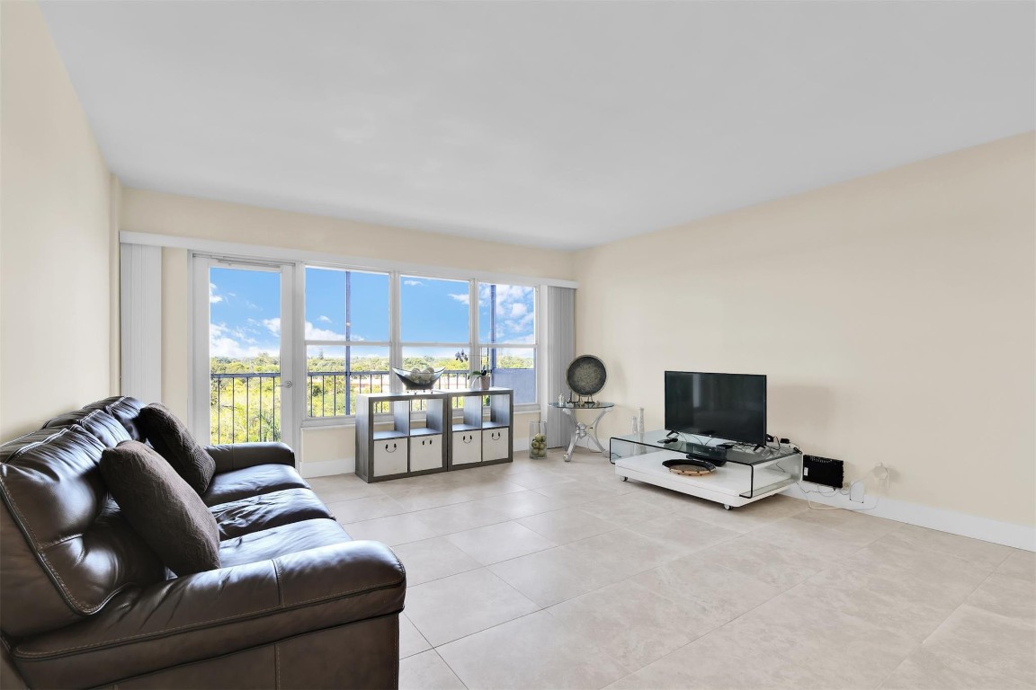 10777 W Sample Road 711 Property Photo 15