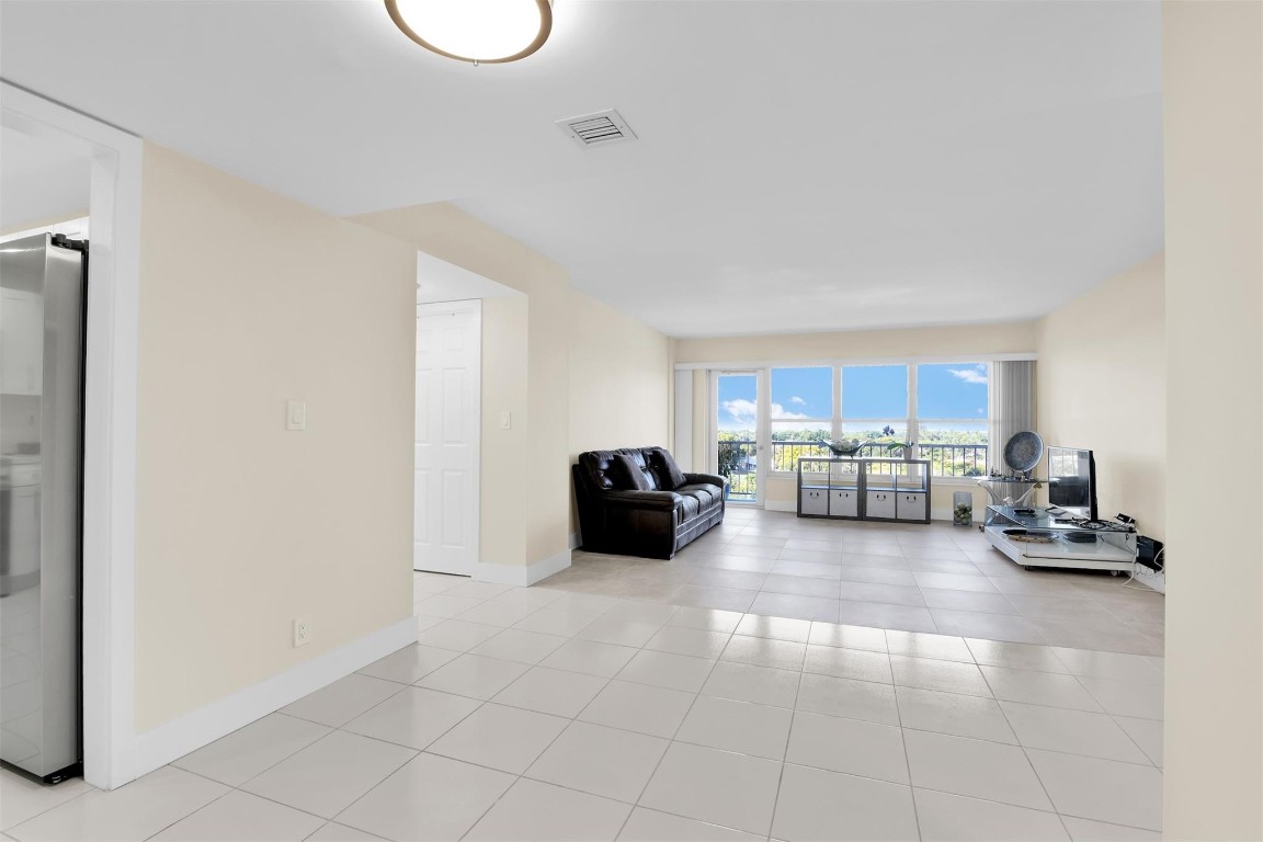 10777 W Sample Road 711 Property Photo 21