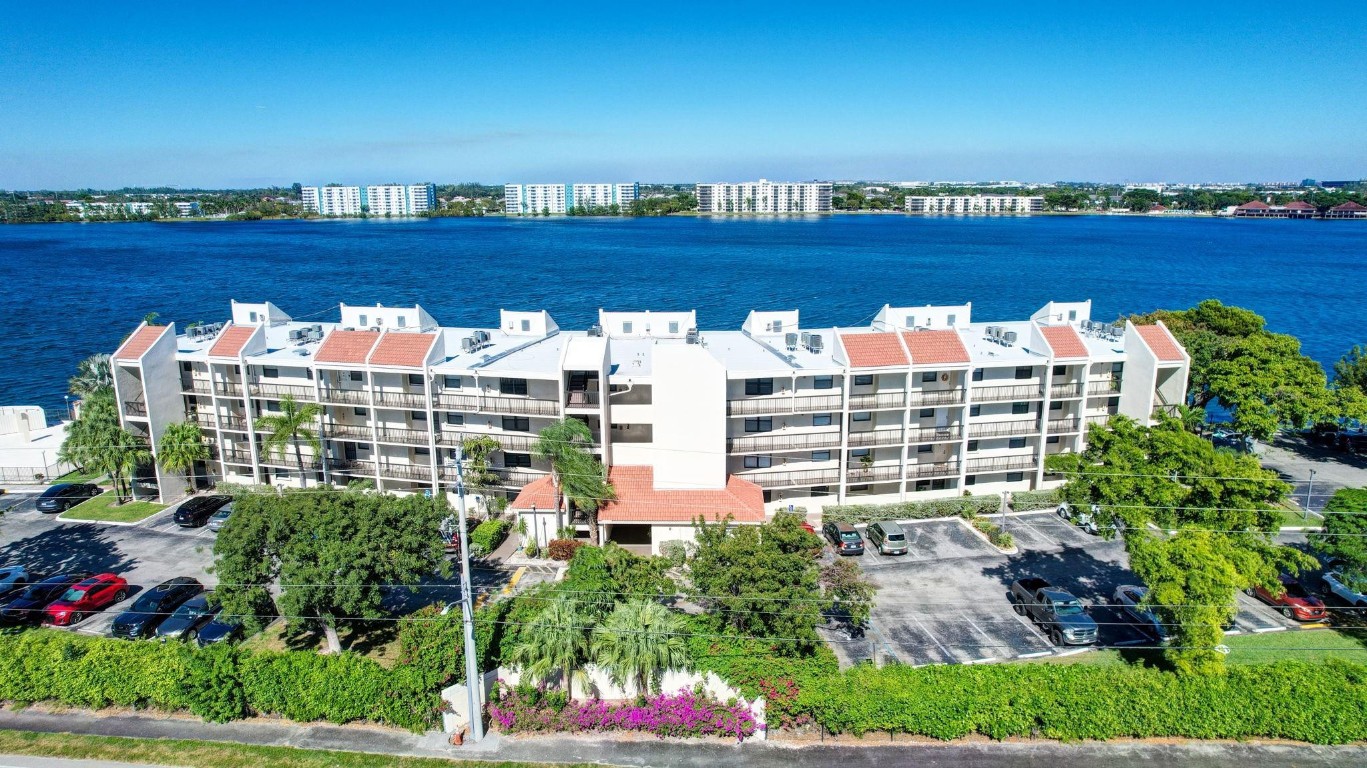 115 Lake Emerald Drive 403