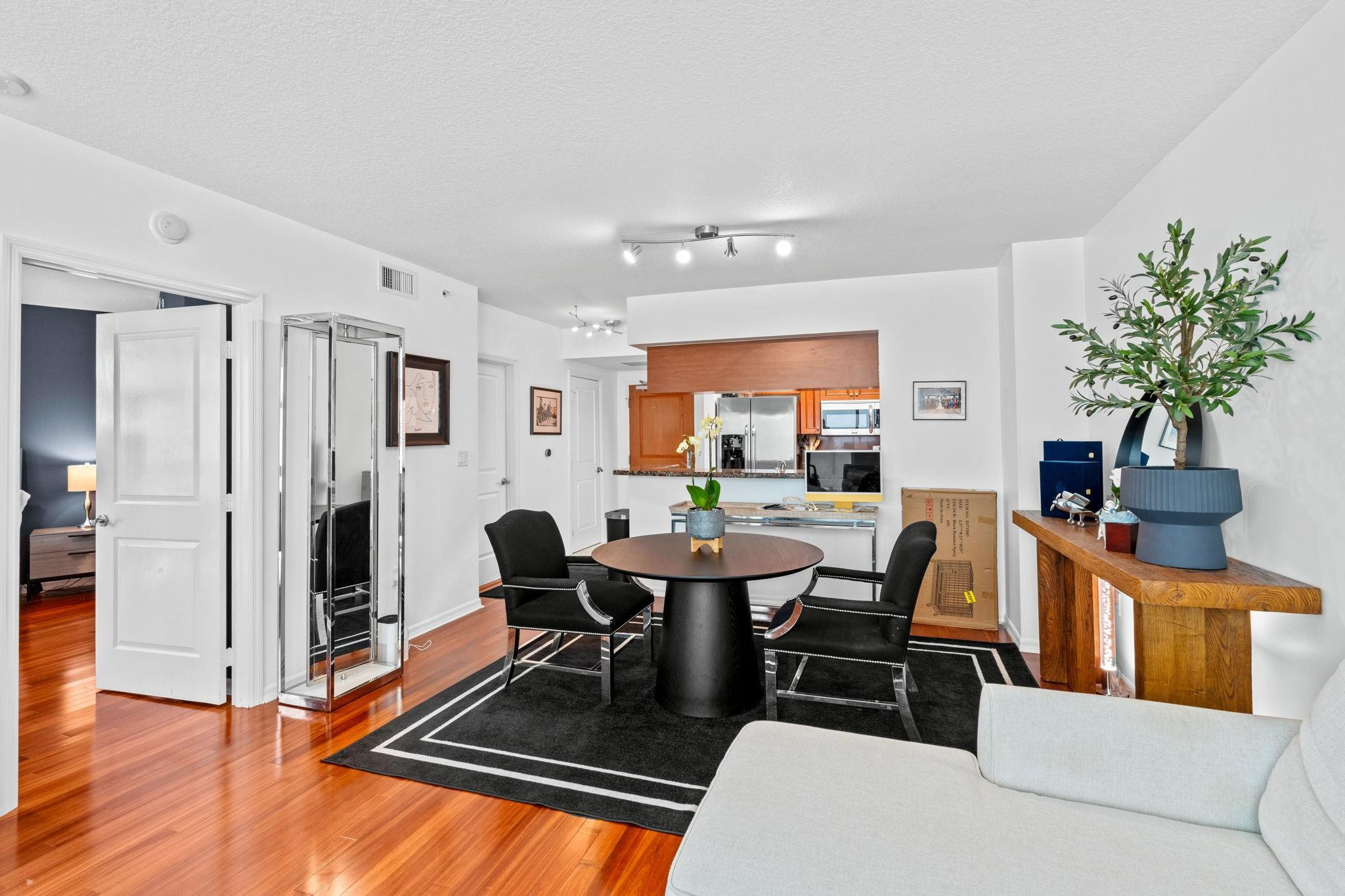 347 N New River Drive 606 Property Photo 5
