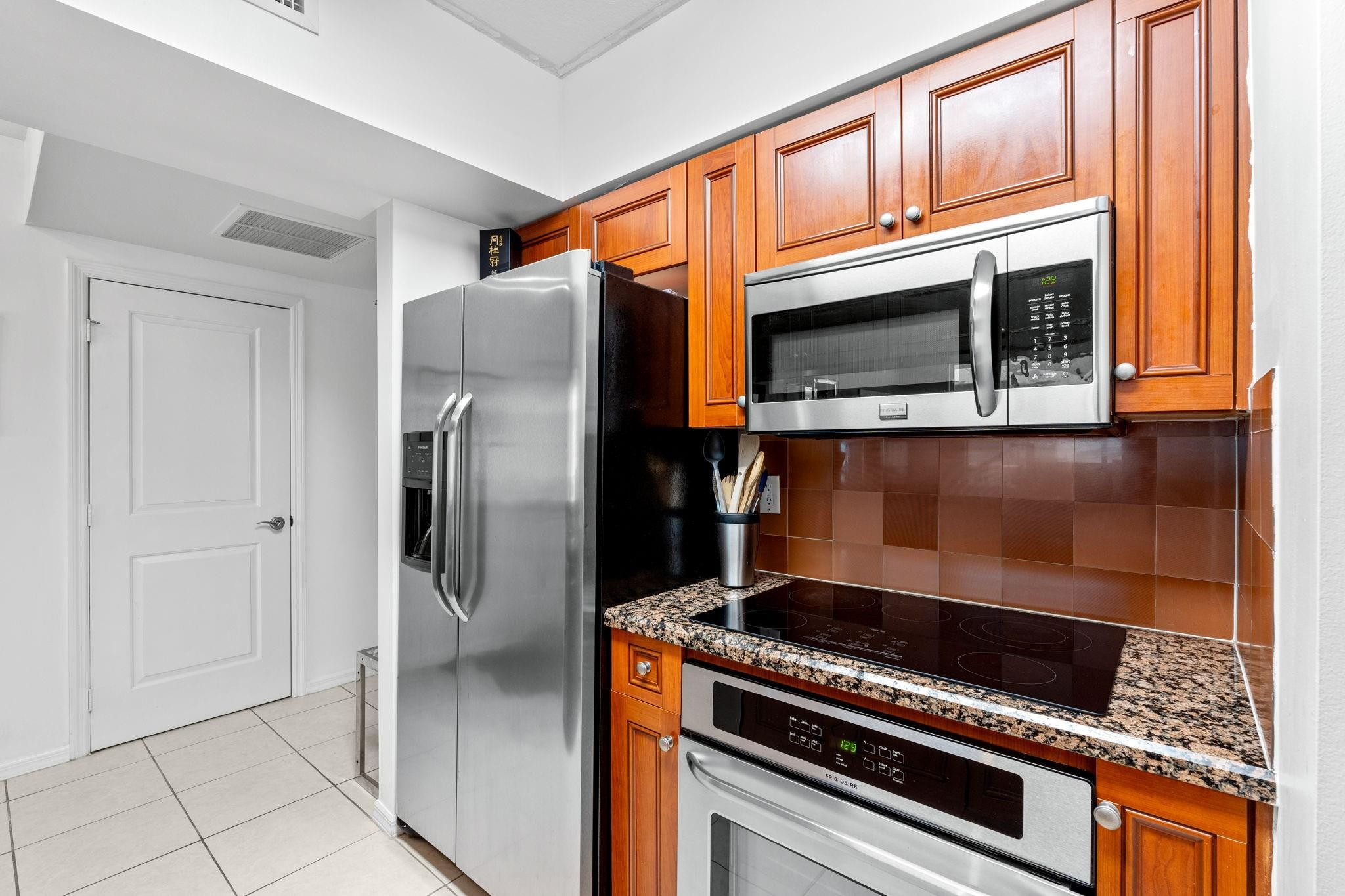 347 N New River Drive 606 Property Photo 15