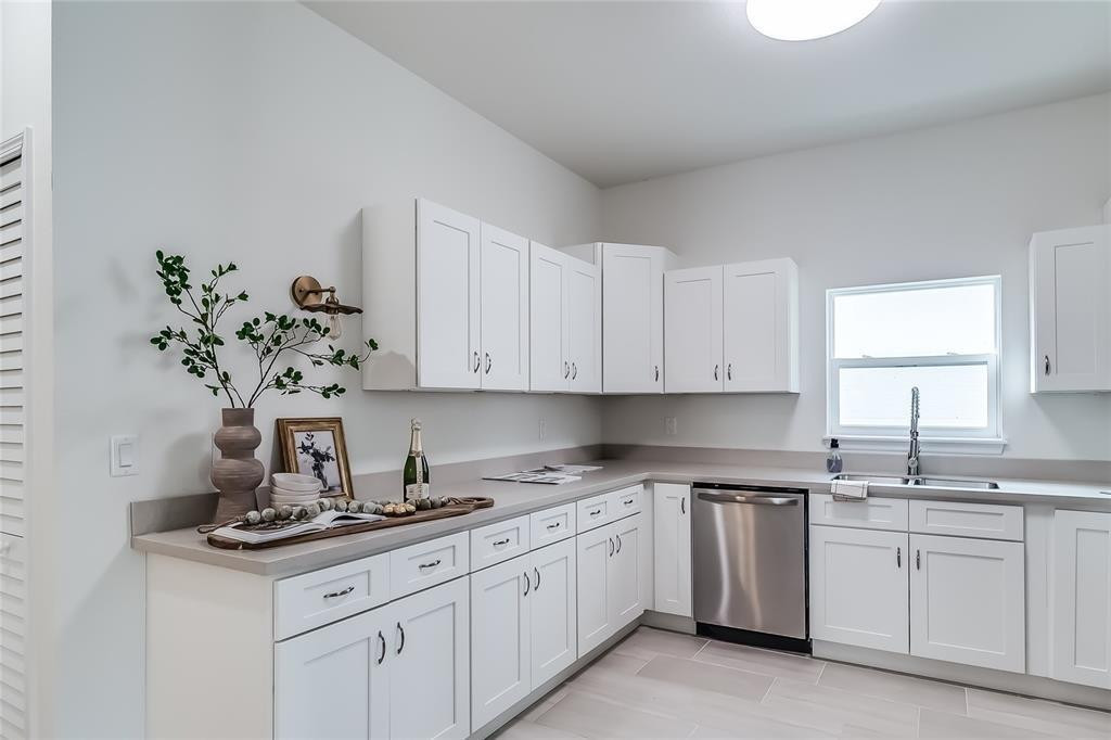 1103 Gigon Court Property Photo 6