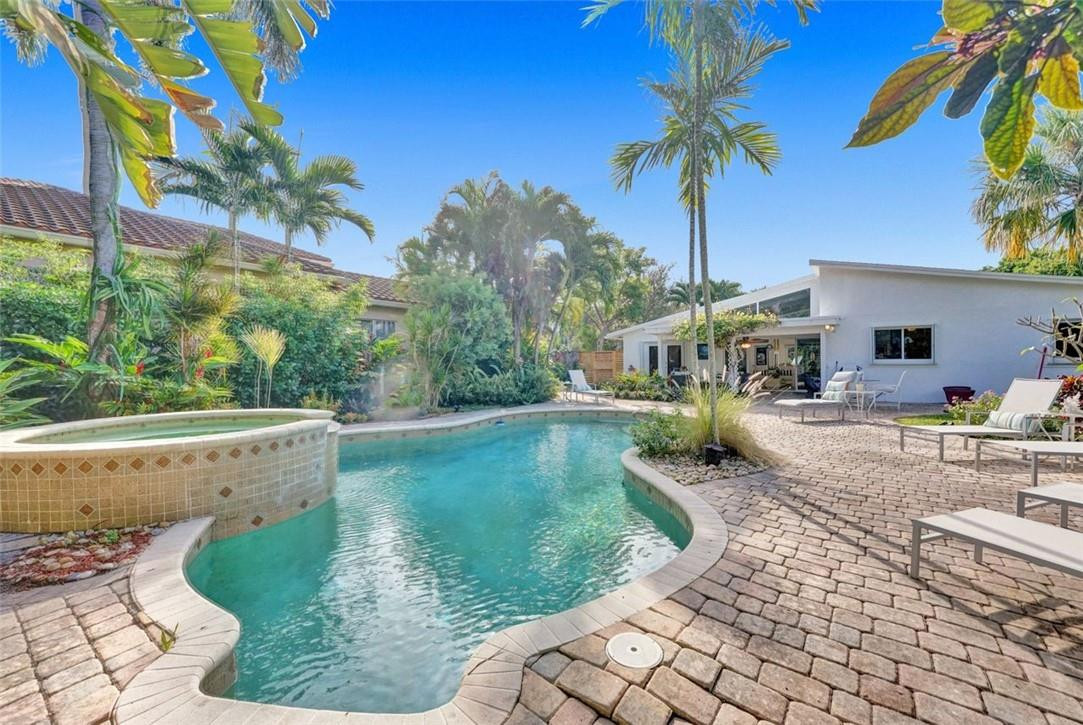 2525 SE 7th Drive