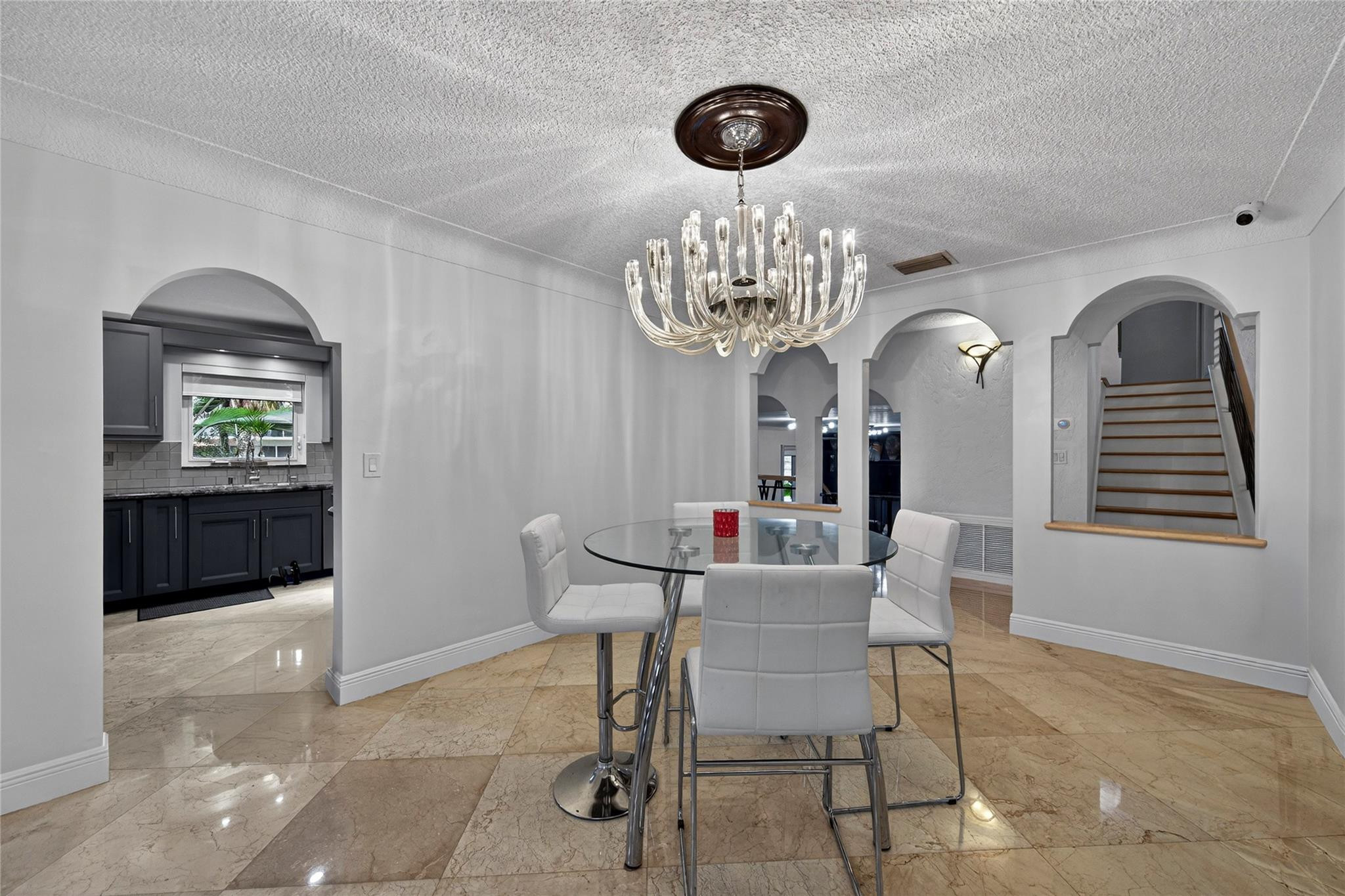 629 Kensington Place Property Photo 8