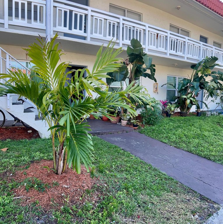 1333 S Dixie Highway 202 Property Photo 7