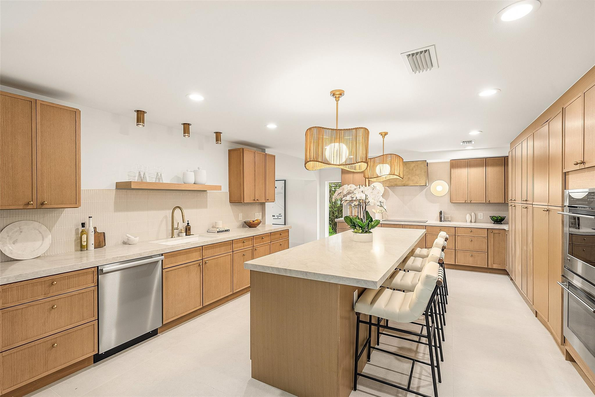 4877 Pineview Circle Property Photo 1