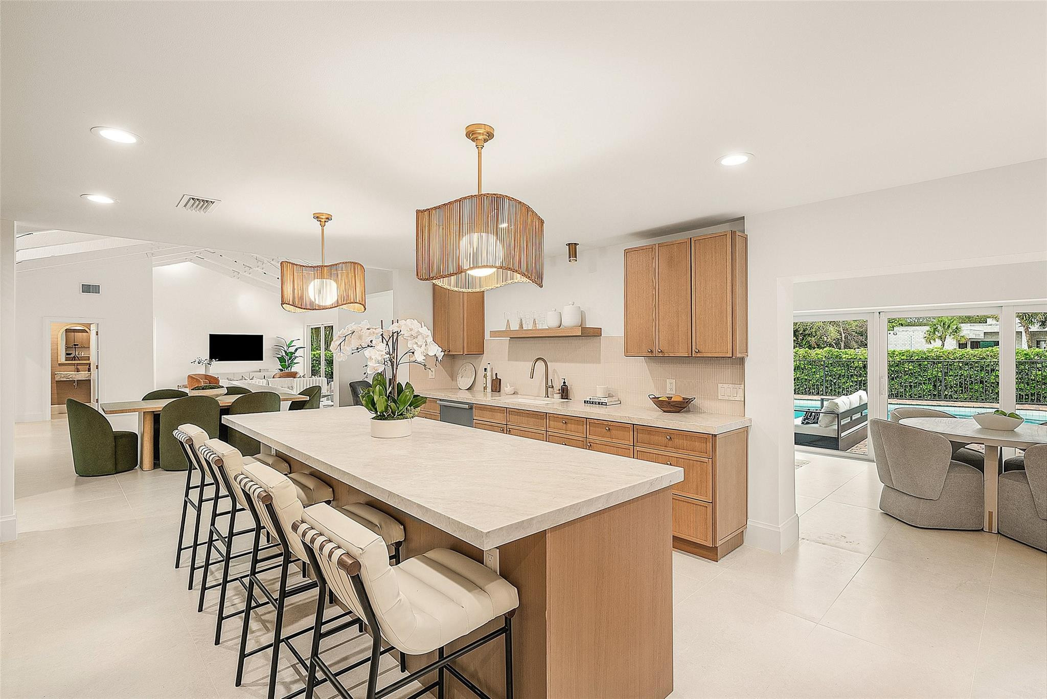 4877 Pineview Circle Property Photo 4
