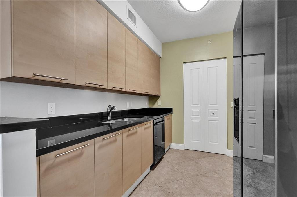 350 Se 2nd Street 1720 Property Photo 6